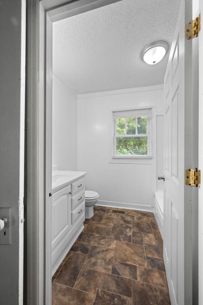 Building Photo - 3 bedroom 1 bath home for rent in Glencoe.