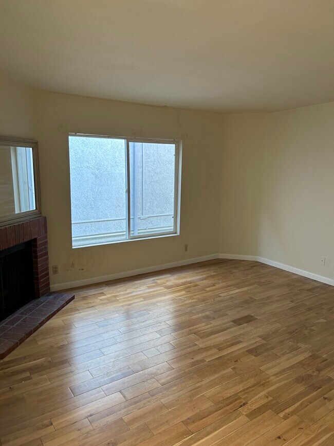 Building Photo - 4455 Vista del Monte Ave