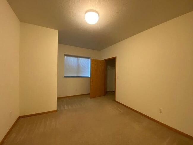Building Photo - $1550 | 3 Bedroom, 2 Bathroom House | PET ...