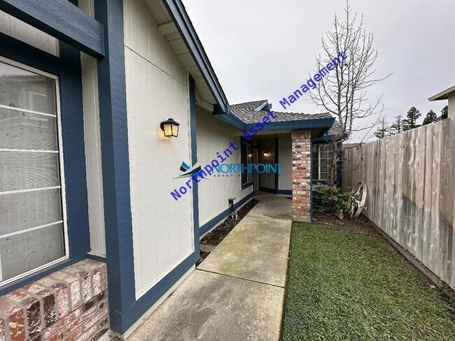 Building Photo - Remodeled 3BD/2BA Gem in Vintage Park