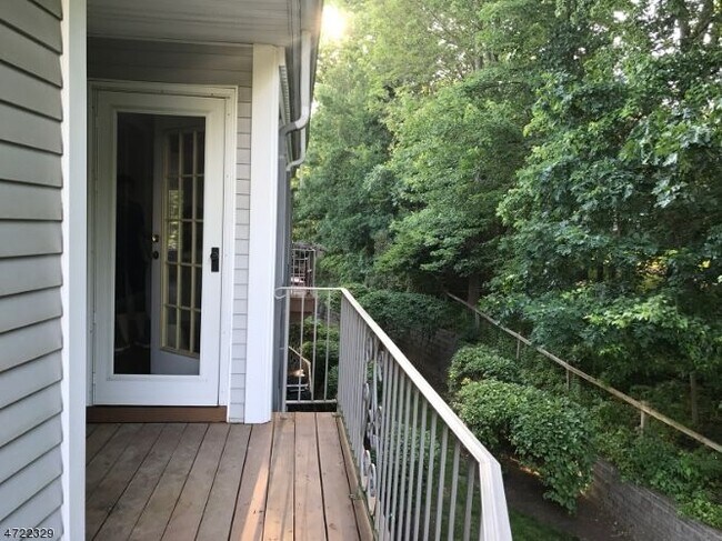 Building Photo - 188 Riveredge Dr