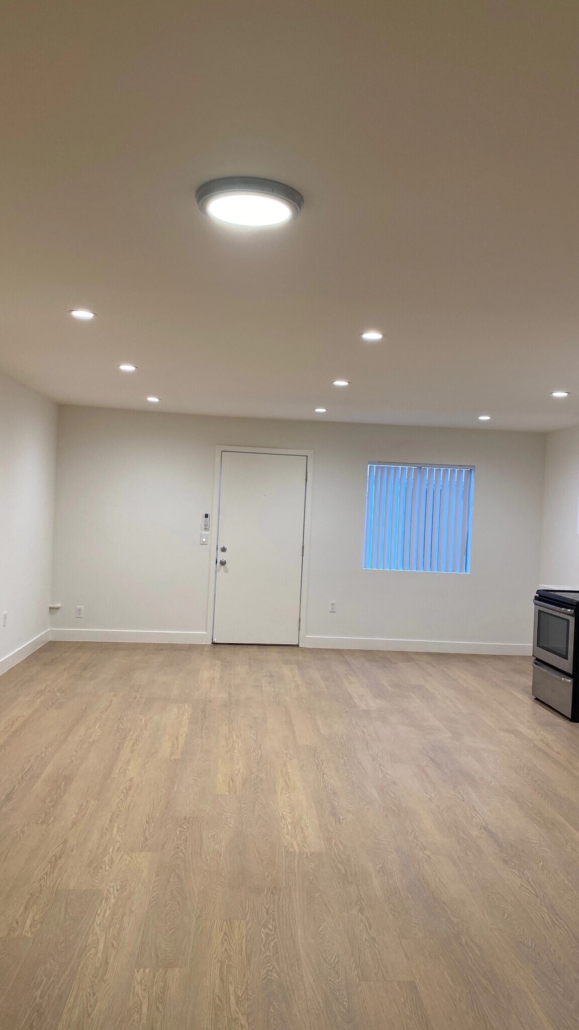 Building Photo - 10760 Rose Ave