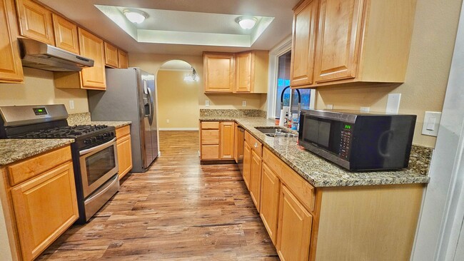 Building Photo - Beautiful 3 Bed 2.5 Bath Tri-level in Beautiful Covington.