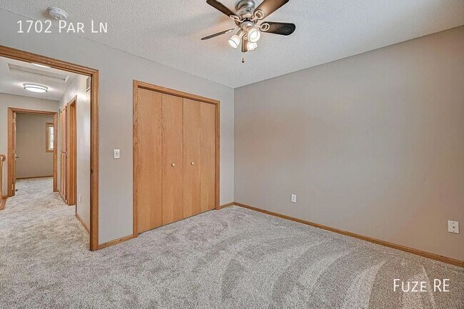 Building Photo - 1702 Par Ln