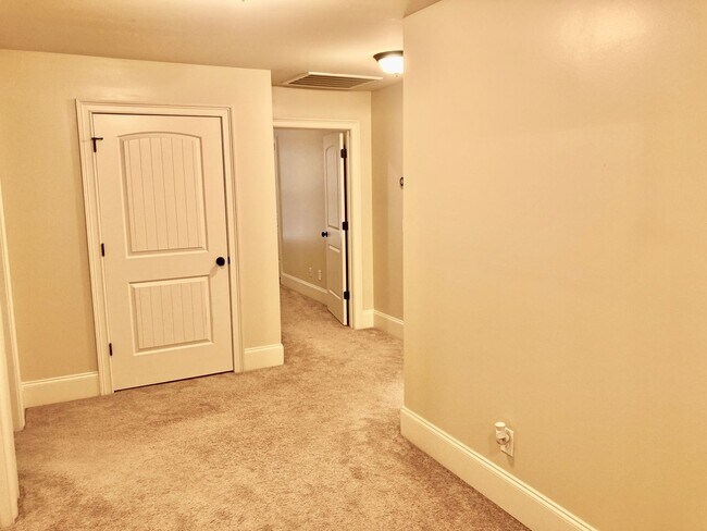 Building Photo - 8758 Crenshaw Dr