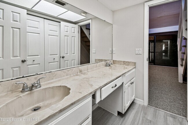 Building Photo - 3687 Royal Oak Dr
