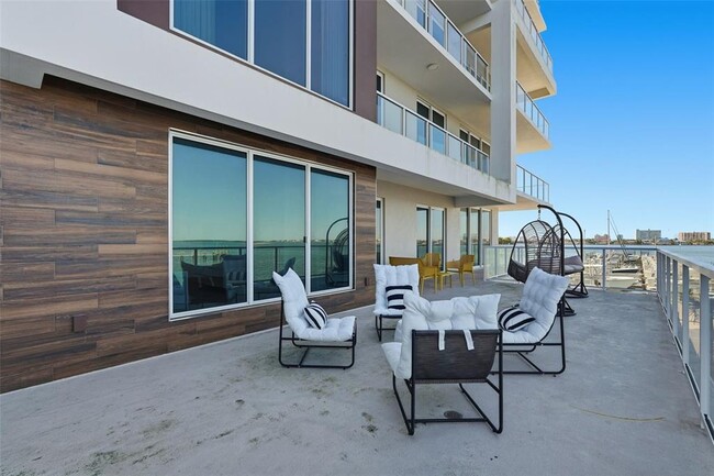 Building Photo - 920 N Osceola Ave