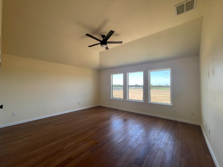 Building Photo - 1076 Zeus Cir