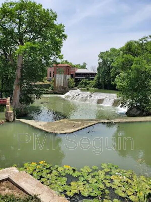 Building Photo - 809 Riviera Ct