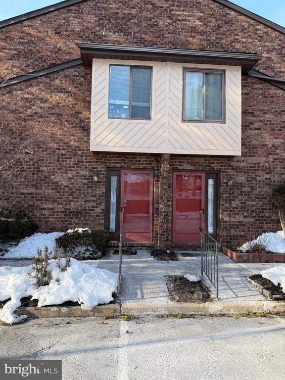 Building Photo - 1303 Mountainview Dr