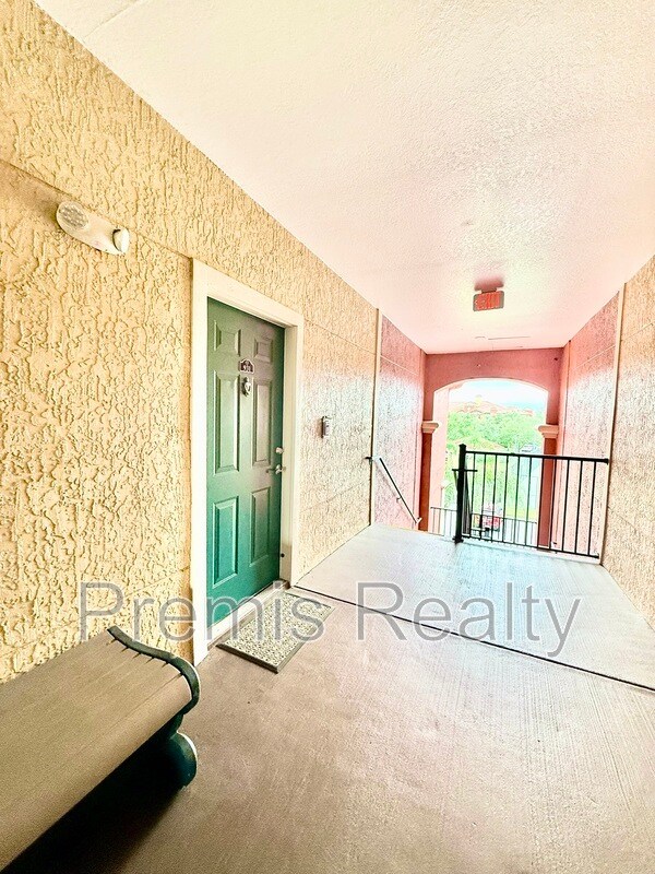 Building Photo - 2731 Via Capri
