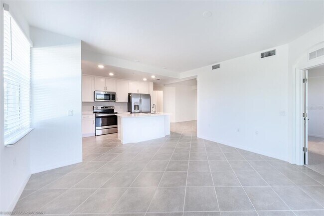 Building Photo - 14121 Heritage Landing Blvd