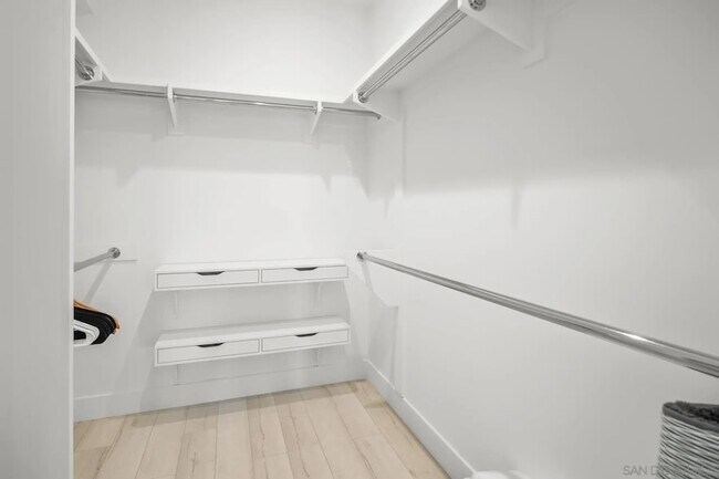 Building Photo - 712 E Avenue Unit