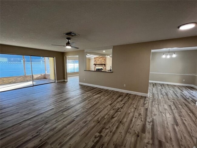 Building Photo - 1329 Medinah Ct