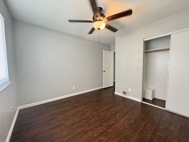 Building Photo - Charming Two Bedroom Condo