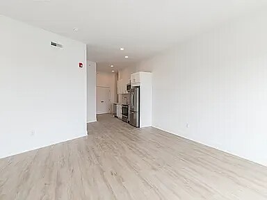 Building Photo - 1622 Point Breeze Ave