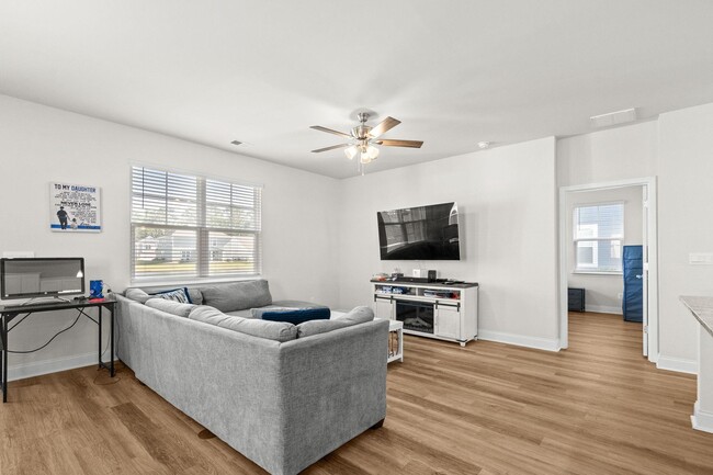 Building Photo - 4536 Lady Slipper Dr