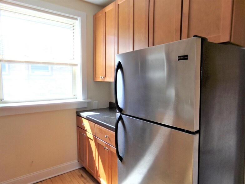 Building Photo - 914 Crain St