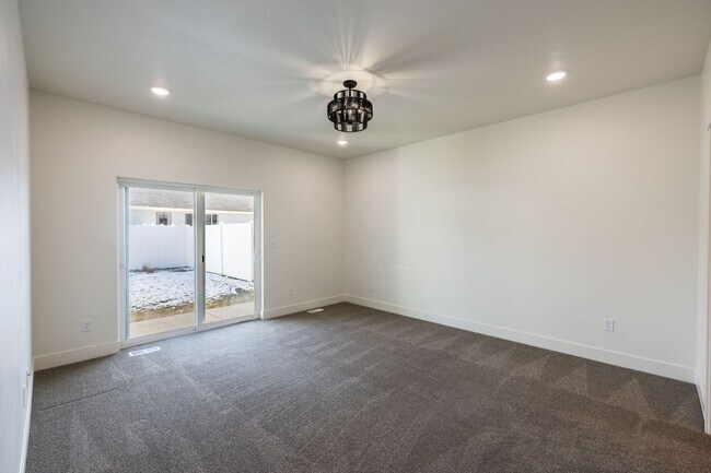 Building Photo - TWIN HOME FOR RENT IN SUGAR CITY - 3 BEDROOMS 2 FULL BATHROOMS