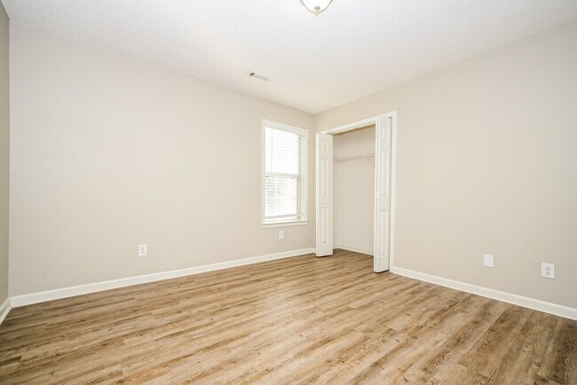 Building Photo - 201 Retour Cir