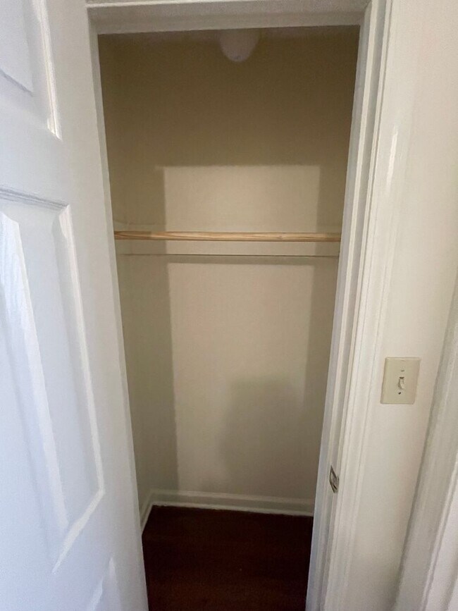 Building Photo - 13 Woodcreek Way SW