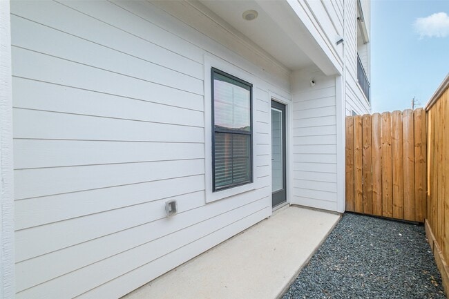 Building Photo - 2017 Lou Ellen Ln