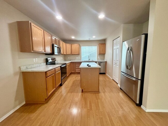 Building Photo - Redmond Ridge Home