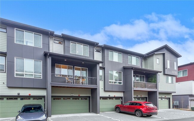 Building Photo - Modern Fully Air-Conditioned Luxury Home in Canyon Park