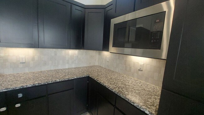 Building Photo - Beautiful 4 bedroom 2.5 bathroom home! READY NOW