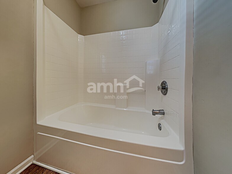 Building Photo - 517 Pritchards Point Dr