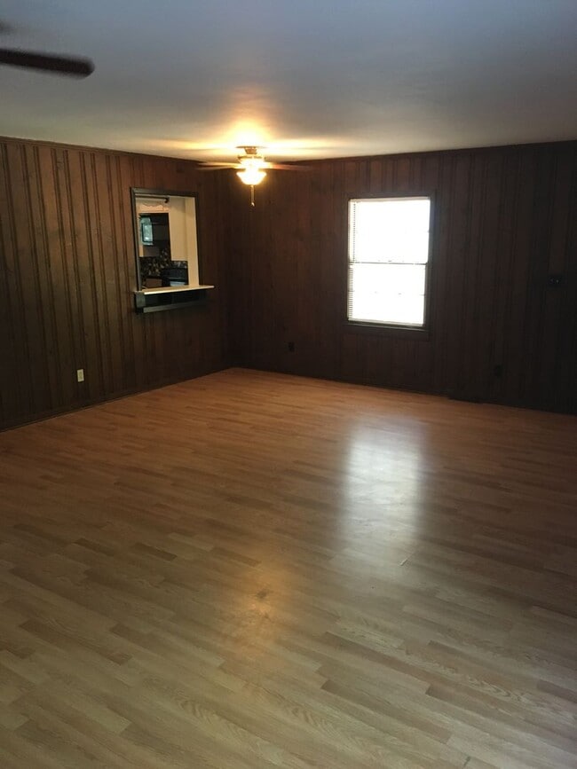 Building Photo - 4/2 House in Rome $1,495