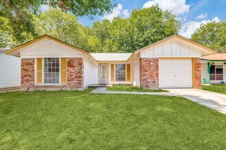 Building Photo - 827 Spg Pk Dr