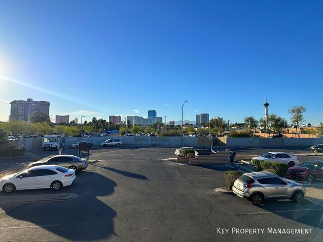 Building Photo - 1405 E Vegas Valley Dr