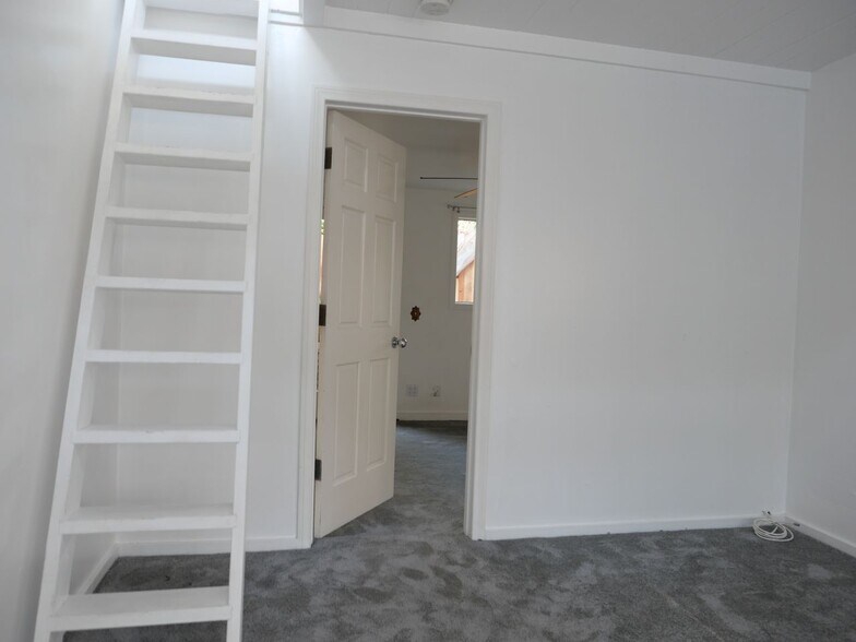 Building Photo - 6456 Surfside Way