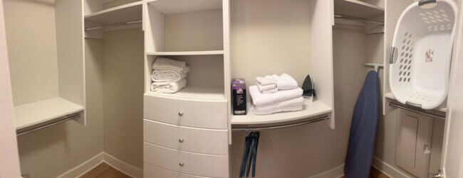 Building Photo - 6408 Providence Farm Ln