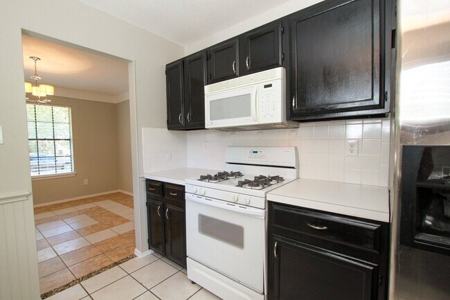 Building Photo - Updated 4 Bedroom • 2.5 Bath • West Round Rock • Downstairs Primary Suite • Two Living Areas • La...