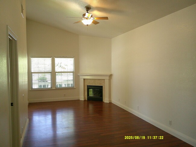 Building Photo - 1120 Tulip Ln