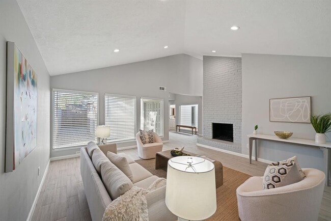 Building Photo - 11422 Lakeside Pl Dr