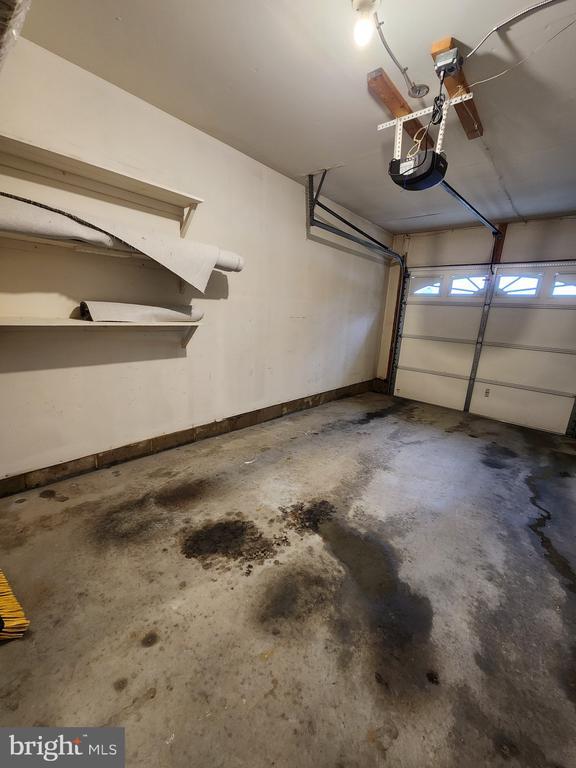 Building Photo - 12 Pondview Ct