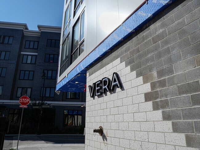 Building Photo - 38 Hichborn St