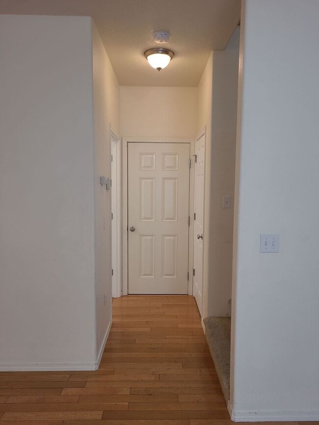Building Photo - 1/2 OFF OCTOBER RENT - 4 Bedroom