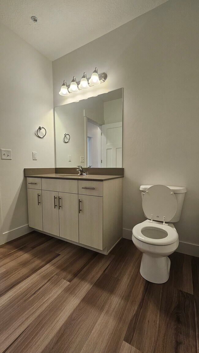 Building Photo - 13687 S Hanley Ln