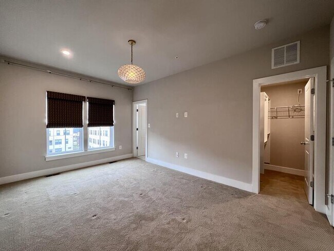 Building Photo - 818 Fern Pl NW