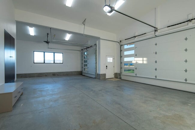 Building Photo - 779 Lucia Ln