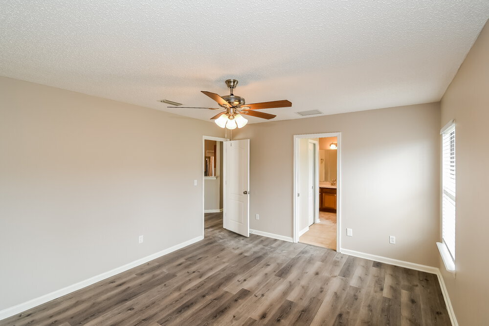 Building Photo - 596 Artesian Ln