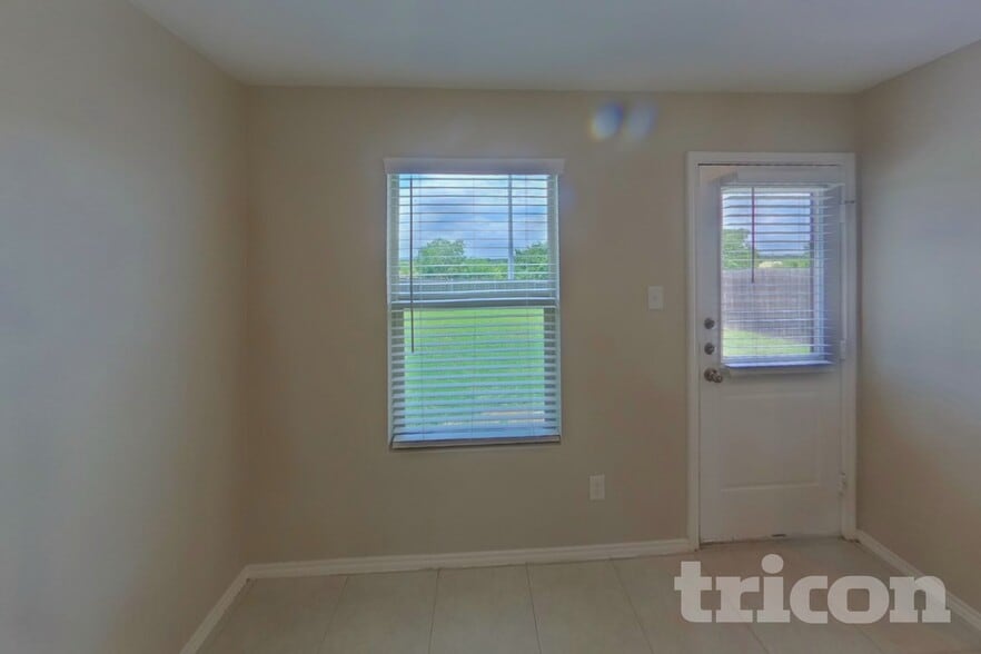 Building Photo - 6340 Bristolwood Dr