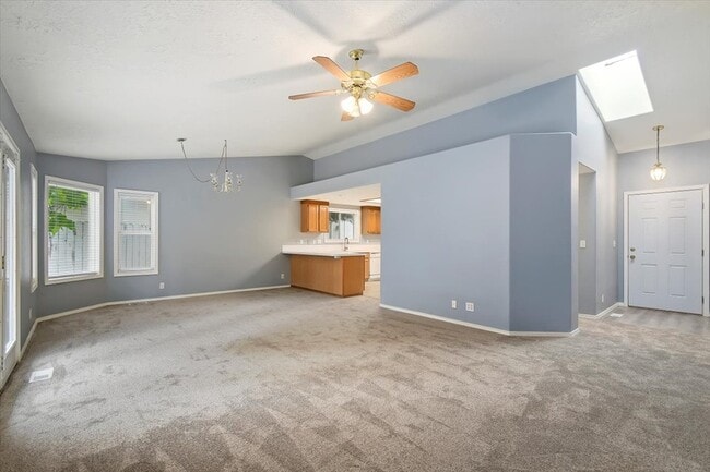 Building Photo - 636 W Richmond Ln