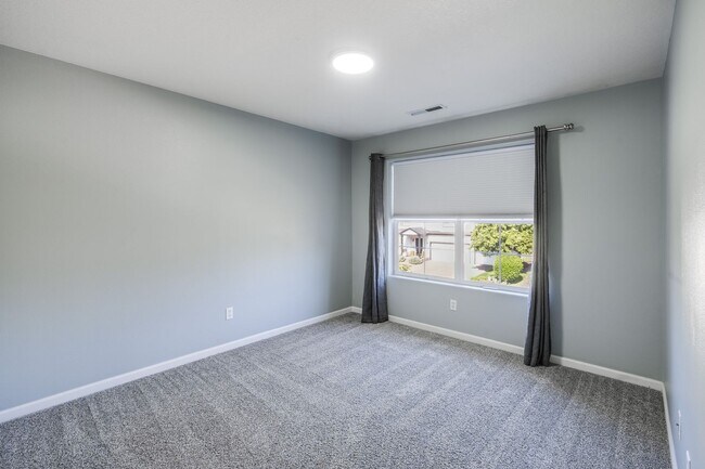Building Photo - Beautiful 4 bed, 2.5 bath rental home in Oatfield Neighborhood Milwaukie!