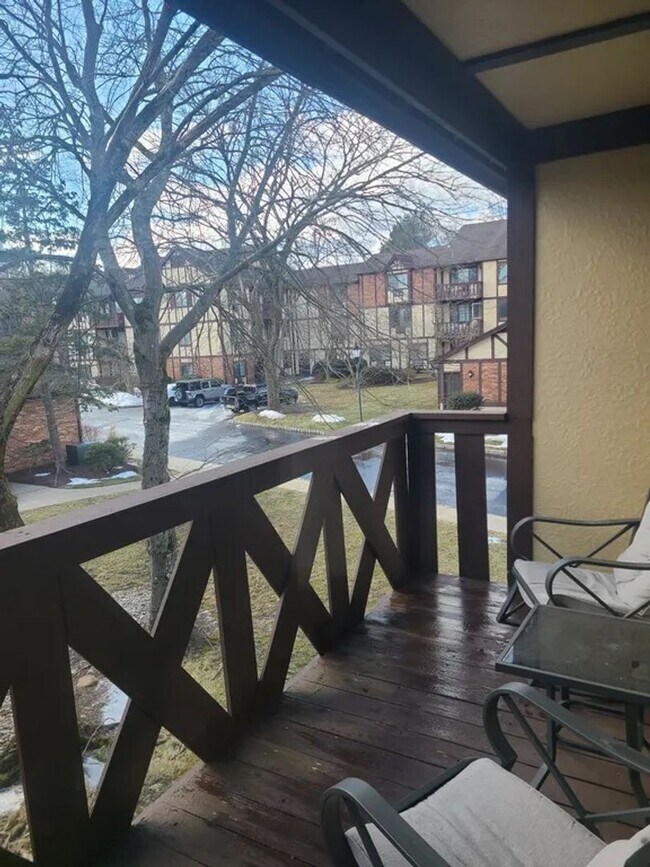 Building Photo - 1 Bed 1 Bath Available in Chatham