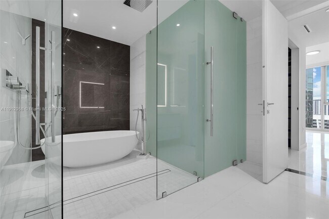 Building Photo - 300 Biscayne Blvd Way